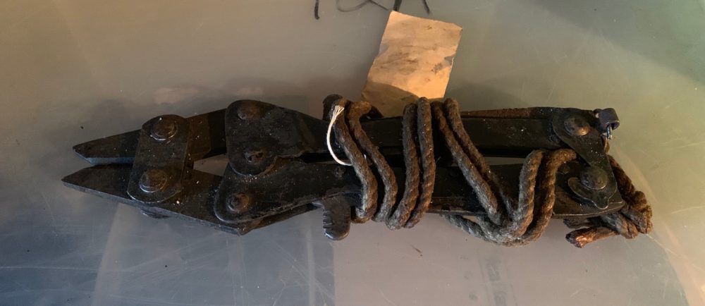 WW2 1944 DATED WIRE CUTTERS -FOLDING
